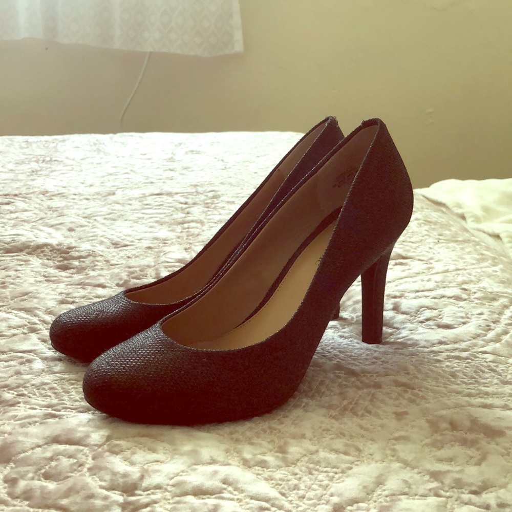Sparking black high heels